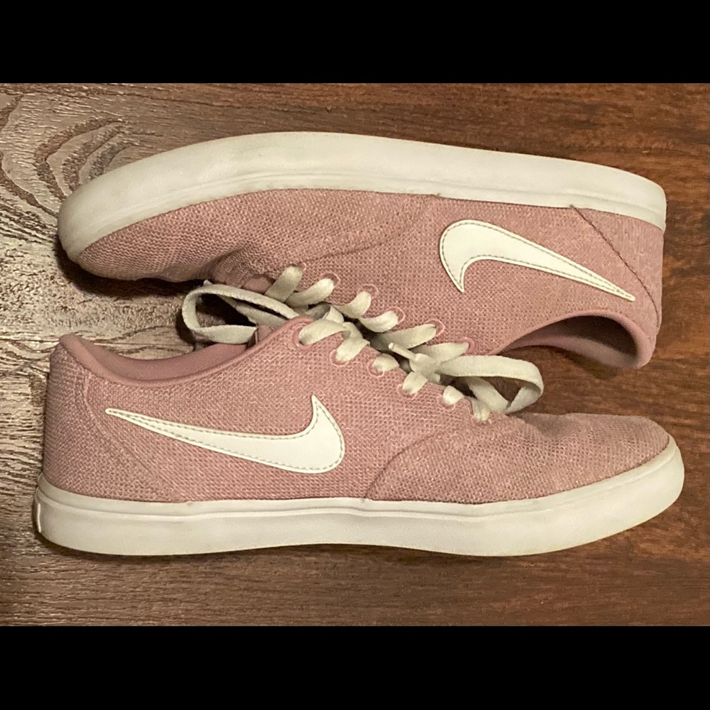 Pink Nike SB 9.5 w 7 m
